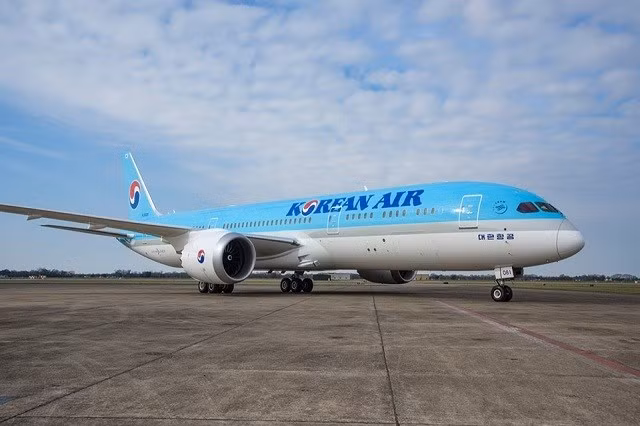 Máy bay Boeing B777/HL8347 của Korean Air bị tia lazer chiếu vào khoang lái khi tiếp cận hạ cánh tại Nội Bài