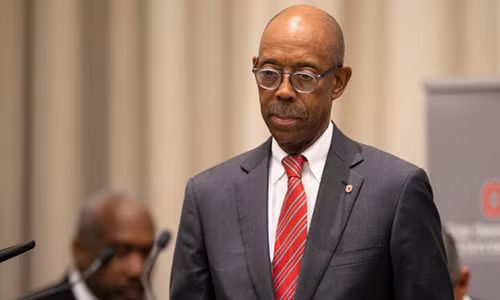 Chủ tịch Đại học bang Ohio Michael Drake.