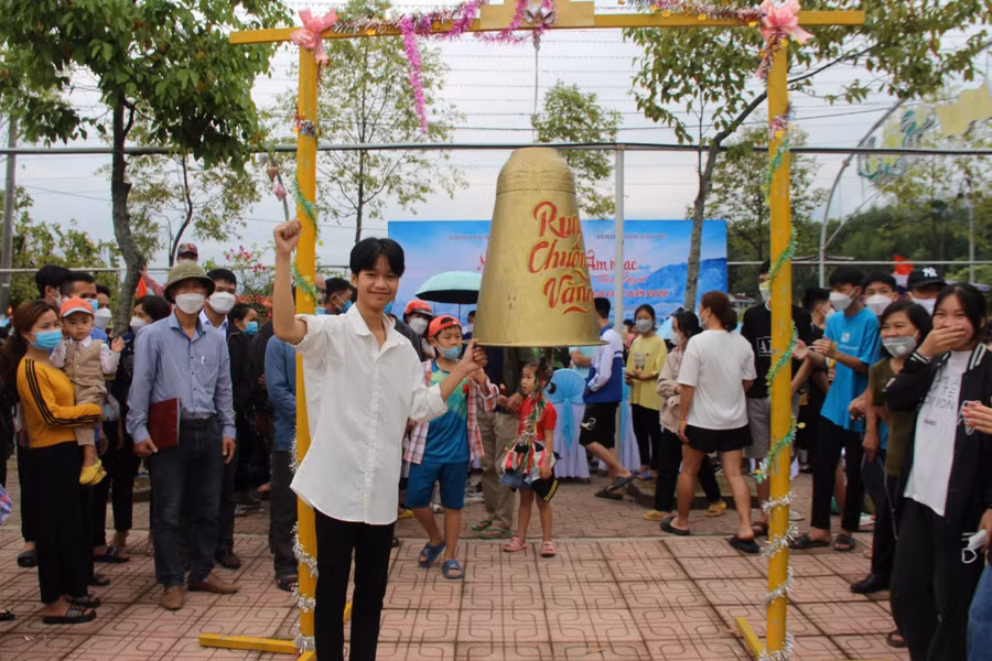Vàng Văn Hà - trường THCS xã Mường Than