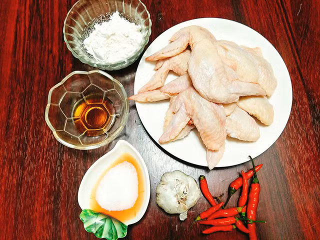 Nguyên liệu làm cánh gà chiên mắm