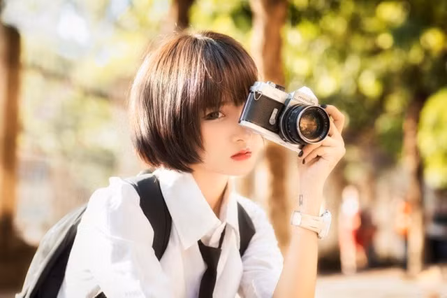 Mang phong cách tomboy, nữ sinh 17 tuổi vẫn đẹp tựa búp bê - 1