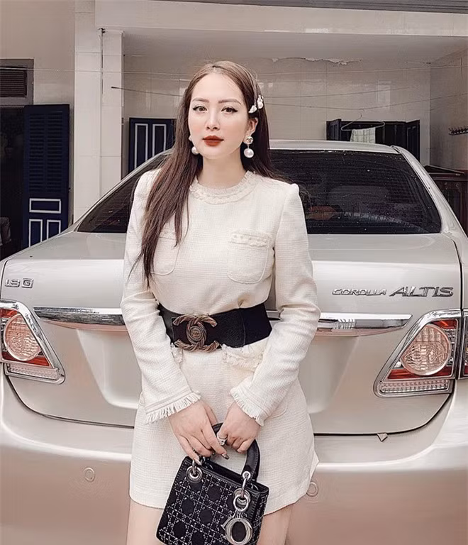 Hội “em họ” của người nổi tiếng: Ai cũng xinh nức nở, gu thời trang chẳng thua kém fashionista ảnh 26 Hội “em họ” của người nổi tiếng: Ai cũng xinh nức nở, gu thời trang chẳng thua kém fashionista ảnh 26