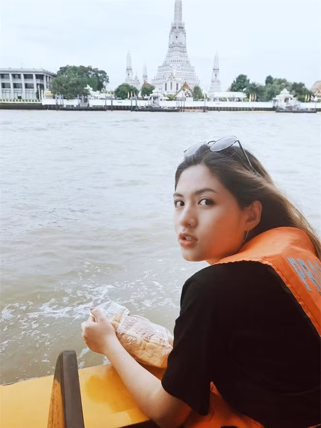 Hội “em họ” của người nổi tiếng: Ai cũng xinh nức nở, gu thời trang chẳng thua kém fashionista ảnh 21 Hội “em họ” của người nổi tiếng: Ai cũng xinh nức nở, gu thời trang chẳng thua kém fashionista ảnh 21