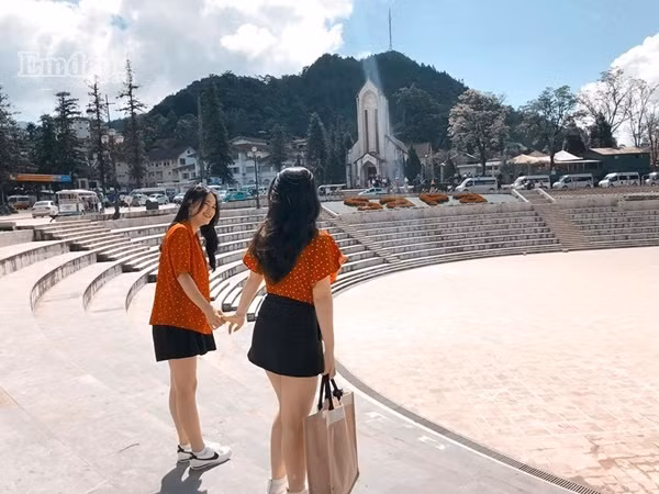 Cuộc đời phải có một cô em gái để cùng nhau diện đồ đôi đẹp như mơ đến Sa Pa du lịch