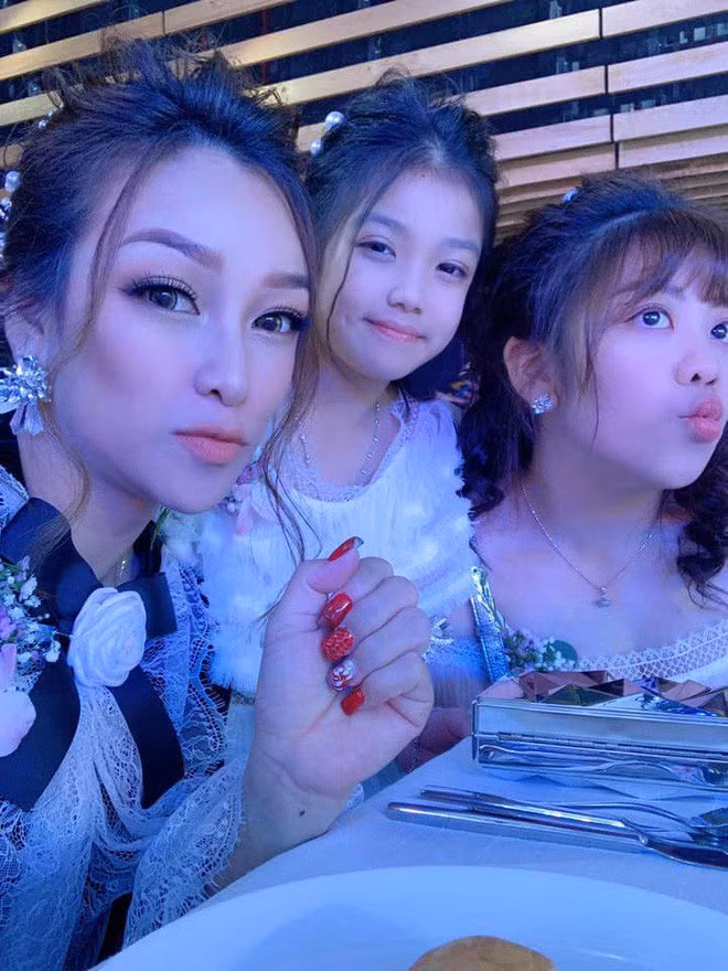 Dì hai Mina giải thích chuyện không có mặt ở đám cưới con riêng Minh Nhựa làm nhiều người khó hiểu-4