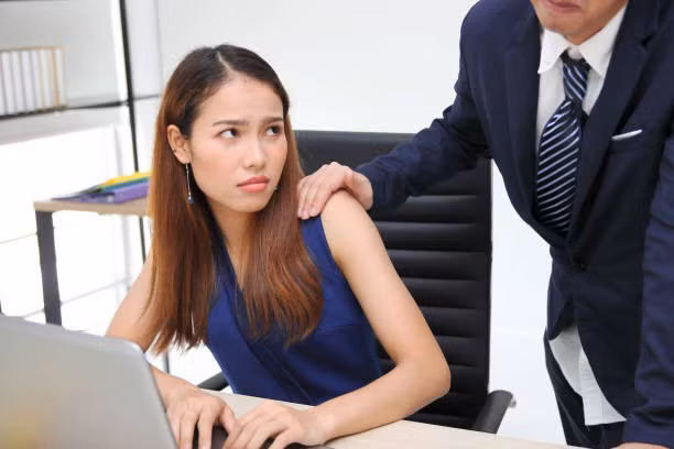 Loạt hành động “tưởng có duyên mà vô duyên đến không tưởng” ở chốn công sở - Ảnh 2. Loạt hành động “tưởng có duyên mà vô duyên đến không tưởng” ở chốn công sở - Ảnh 2.