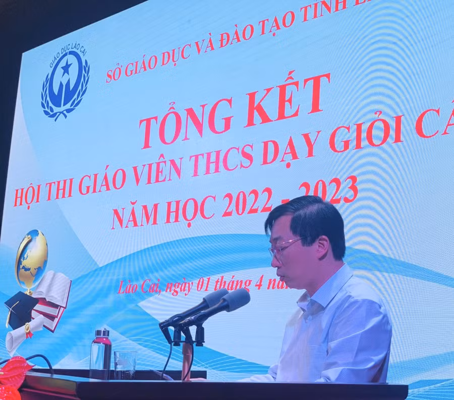 Ông Nguyễn Minh Thuận, Phó Giám đốc Sở GD&amp;ĐT tỉnh Lào Cai phát biểu tổng kết Hội thi.