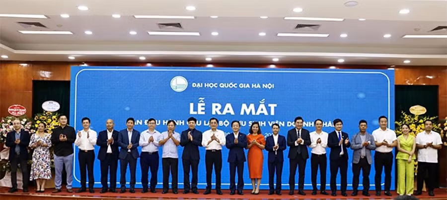 Ban Điều hành CLB Cựu sinh viên Doanh nhân ĐHQGHN chính thức ra mắt Ban Điều hành CLB Cựu sinh viên Doanh nhân ĐHQGHN chính thức ra mắt