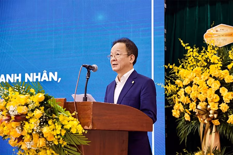 Doanh nhân Đỗ Quang Hiển, Chủ tịch Ban Điều hành CLB Cựu sinh viên Doanh nhân ĐHQGHN phát biểu tại sự kiện Doanh nhân Đỗ Quang Hiển, Chủ tịch Ban Điều hành CLB Cựu sinh viên Doanh nhân ĐHQGHN phát biểu tại sự kiện