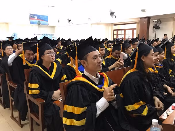 Các tân Thạc sĩ trong ngày vui tốt nghiệp Các tân Thạc sĩ trong ngày vui tốt nghiệp