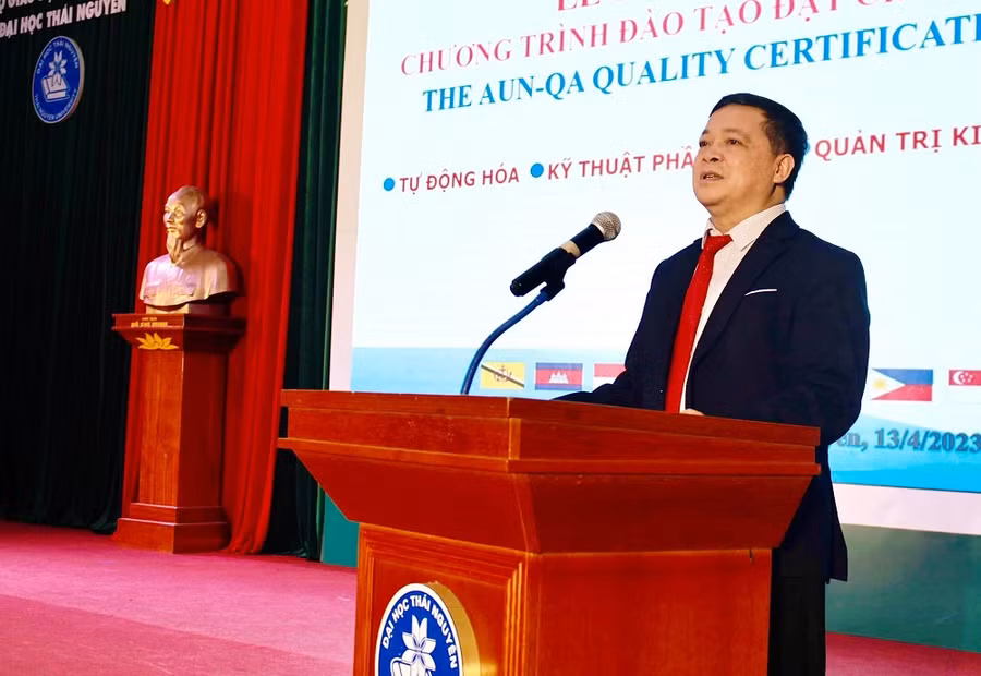 PGS.TS Nguyễn Hữu Công, Phó Giám đốc Đại học Thái Nguyên phát biểu tại chương trình.