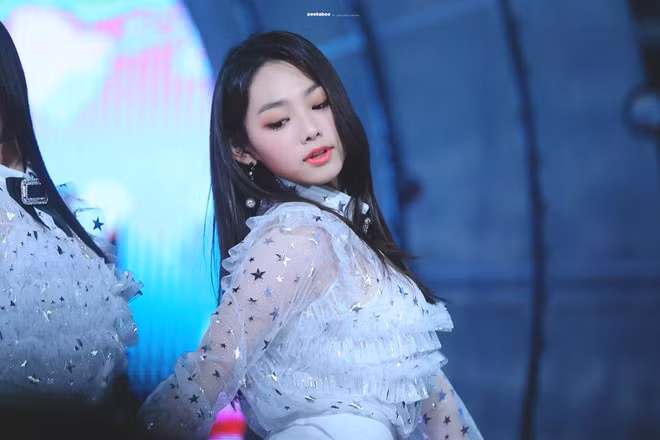 Nữ thần tượng Kpop đẹp hút hồn sau khi ăn kiêng khắc nghiệt giảm 13 kg ảnh 1 Nhan sac nu than tuong Kpop sau khi giam 13 kg hinh anh 1