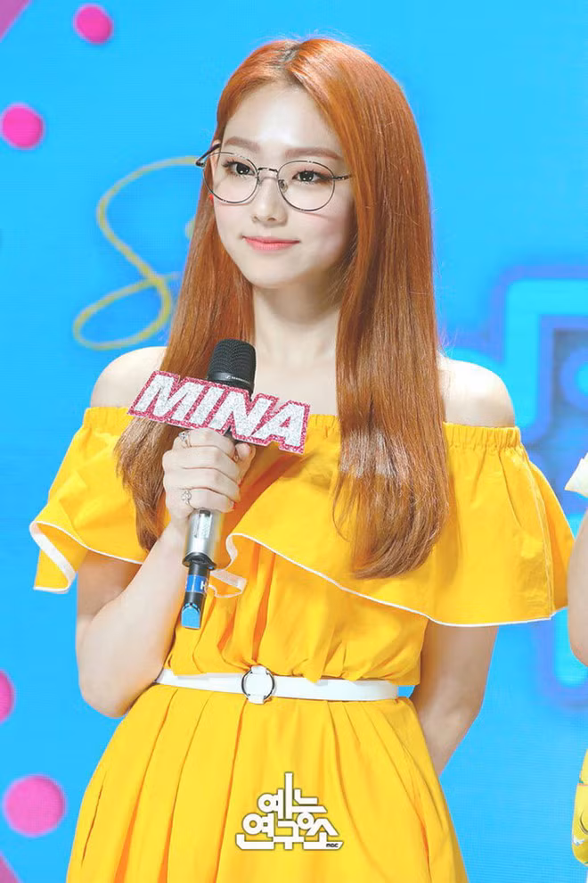 Nữ thần tượng Kpop đẹp hút hồn sau khi ăn kiêng khắc nghiệt giảm 13 kg ảnh 12 Nhan sac nu than tuong Kpop sau khi giam 13 kg hinh anh 12