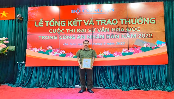 Đình Tuấn tại Lễ Tổng kết và Trao thưởng Cuộc thi Đại sứ văn hoá đọc Đình Tuấn tại Lễ Tổng kết và Trao thưởng Cuộc thi Đại sứ văn hoá đọc