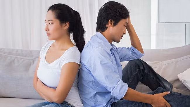 Đến dự đám tang của bố vợ, tôi bị vợ hắt nước vào mặt và đuổi về - Ảnh 1.