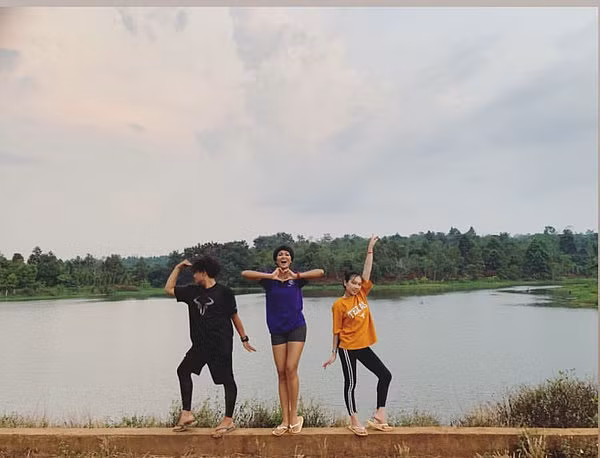 Giây phút bình dị của H