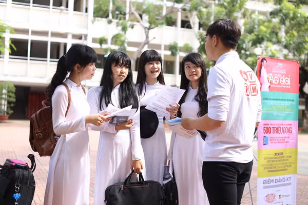 Hệ thống giáo dục đại học nước ta đang nỗ lực để bắt kịp sự phát triển. Ảnh minh họa