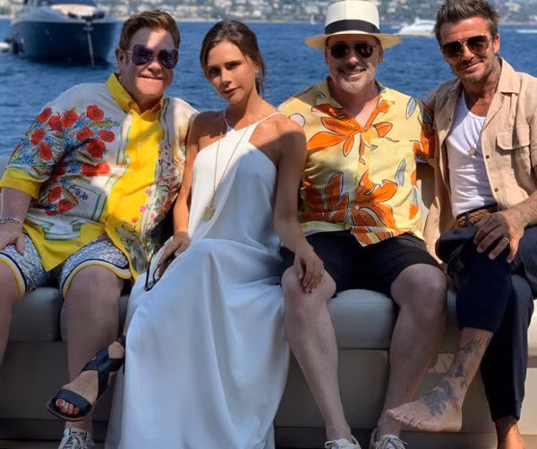 Được biết, chiếc du thuyền này của Elton John - người đang nhận đỡ đầu cho con trai Beckham là Brooklyn.