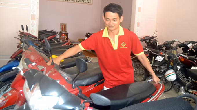 Đặng Thái Dương vừa là nhân viên ngân hàng vừa là chủ tiệm cầm đồ Bảo Châu 