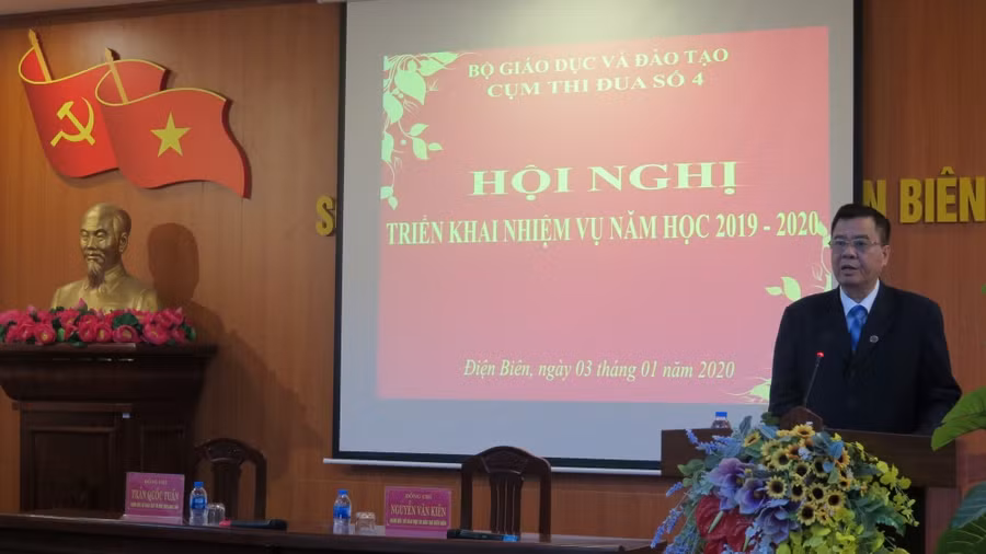 Ông Nguyễn Văn Kiên, Giám đốc Sở GD&ĐT Điện Biên phát biểu tại hội nghị