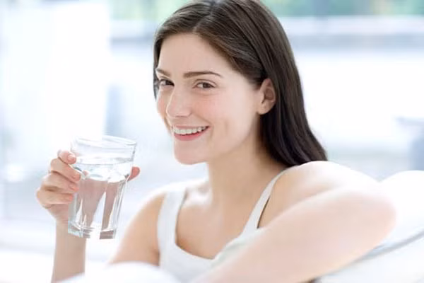 7 thói quen tàn phá sức khỏe nghiêm trọng nếu làm ngay khi thức dậy