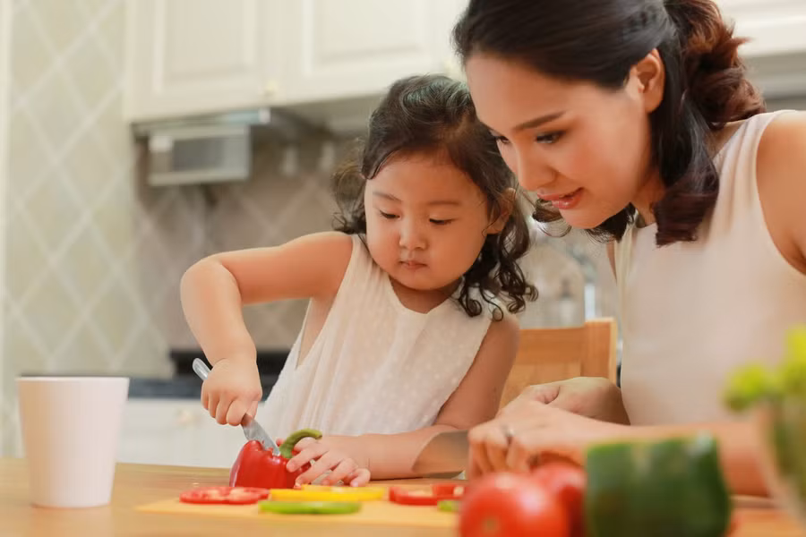 Thay vì ép con ăn, đây là cách các mẹ Nhật áp dụng để trẻ hay ăn chóng lớn - Ảnh 1.