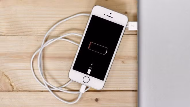 Sai lầm khi sạc phá hỏng iPhone của bạn ảnh 2 Nhung sai lam khi sac