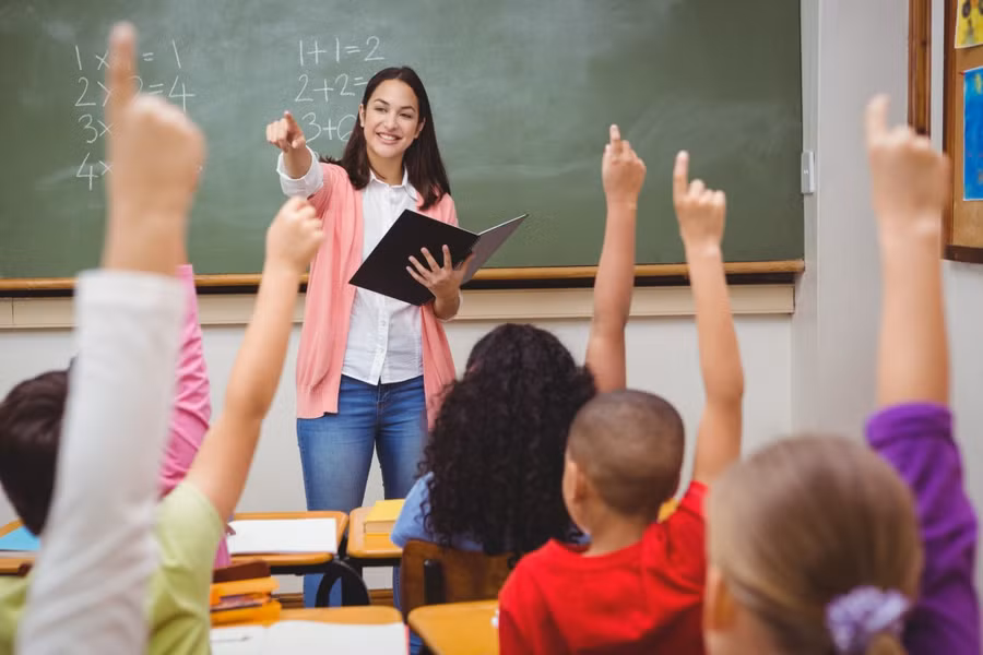 8 câu chuyện cảm động về thầy cô giáo để chúng ta chợt nhận ra: Một lời cảm ơn là chưa bao giờ đủ! - Ảnh 2. 8 câu chuyện cảm động về thầy cô giáo để chúng ta chợt nhận ra: Một lời cảm ơn là chưa bao giờ đủ! - Ảnh 2.