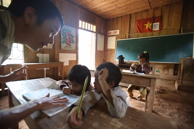 Lớp học bốn thầy trò ở rẻo cao ảnh 3