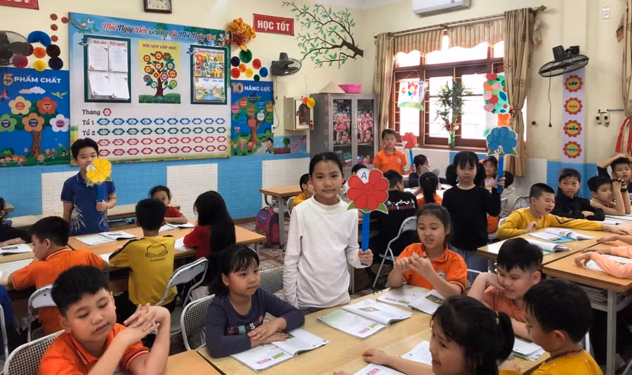 Học sinh trường Tiểu học Trưng Vương thực hành kĩ thuật “Nhóm tranh luận”. Học sinh trường Tiểu học Trưng Vương thực hành kĩ thuật “Nhóm tranh luận”.