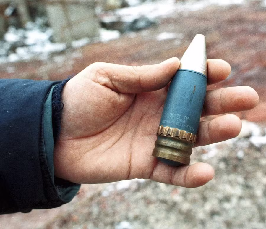 Đạn xuyên giáp uranium nghèo 30mm được NATO sử dụng trong cuộc không kích năm 1995 vào Bosnia