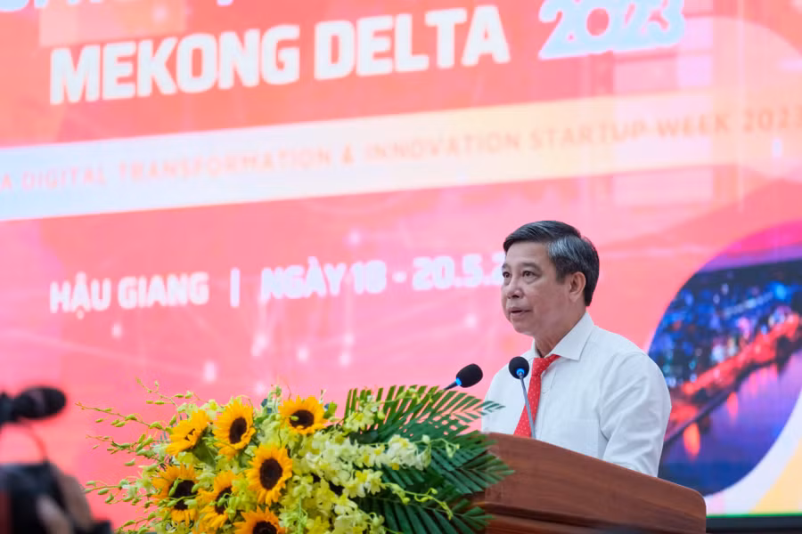 Ông Đồng Văn Thanh, Chủ tịch Ủy ban nhân dân tỉnh Hậu Giang phát biểu tại lễ khai mạc. Ông Đồng Văn Thanh, Chủ tịch Ủy ban nhân dân tỉnh Hậu Giang phát biểu tại lễ khai mạc.