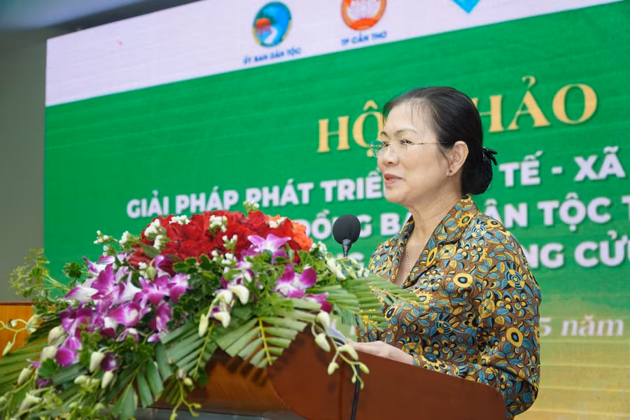Bà Trương Thị Ngọc Ánh, Phó Chủ tịch Ủy ban Trung ương MTTQ Việt Nam phát biểu tại hội thảo.