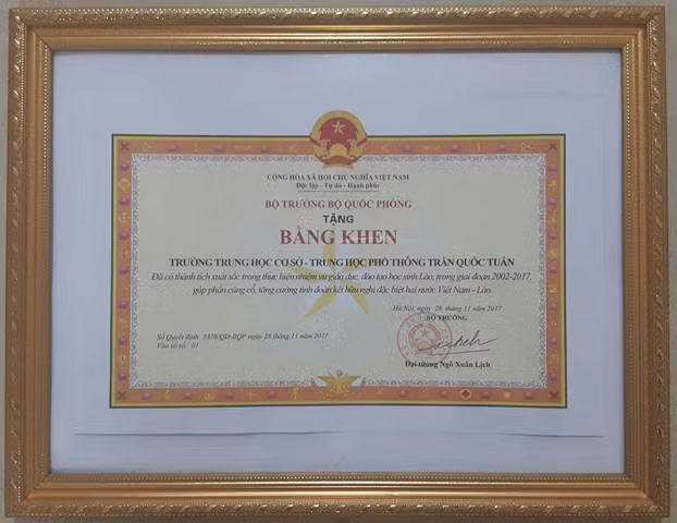 Bằng khen của Bộ trưởng Bộ Quốc phòng giành tặng nhà trường vì "Đã có thành tích xuất sắc trong thực hiện nhiệm vụ giáo dục, đào tạo học sinh Lào, trong giai đoạn 2002-2017, góp phần củng cố, tăng cường tình đoàn kết hữu nghị đặc biệt hai nước Việt Nam - Lào" Bằng khen của Bộ trưởng Bộ Quốc phòng giành tặng nhà trường vì "Đã có thành tích xuất sắc trong thực hiện nhiệm vụ giáo dục, đào tạo học sinh Lào, trong giai đoạn 2002-2017, góp phần củng cố, tăng cường tình đoàn kết hữu nghị đặc biệt hai nước Việt Nam - Lào"