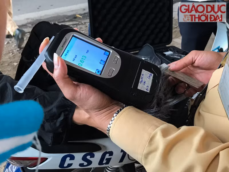 Lái xe Nguyễn Ngọc Ba điều khiển xe máy khi đo nồng độ cồn trong khí thở vượt gần gấp 3 lần cho phép