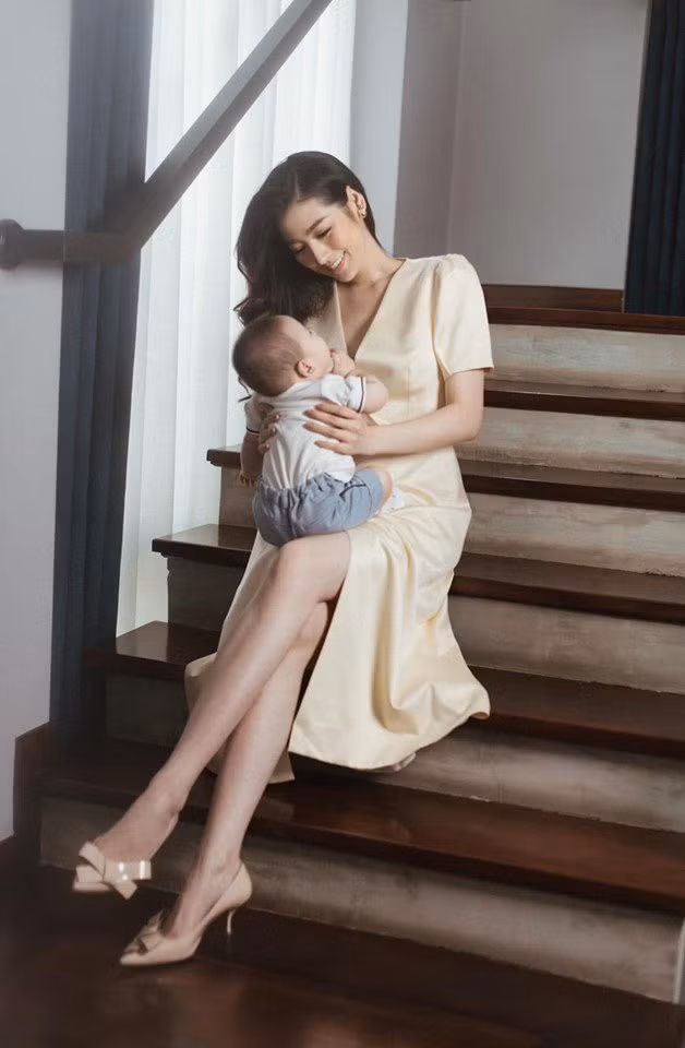 Quá lâu rồi Tăng Thanh Hà mới diện trang phục nổi bật thế này ảnh 10 quanh nam toan den voi trang, ha tang vua dien cay vang tuoi da thanh gai hai muoi - 11