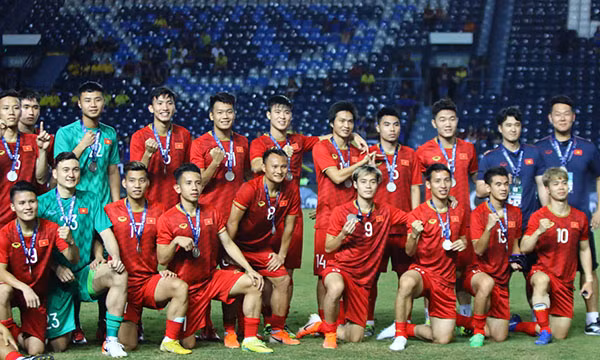 Tấm HC bạc Kings Cup 2019 là thành tích tốt của Việt Nam, nhất là khi thầy trò Park Hang-seo đã thắng Thái Lan. Ảnh: Anh Khoa.