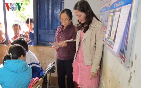 hang tram hoc sinh va giao vien bat an vi truong xuong cap hinh 3