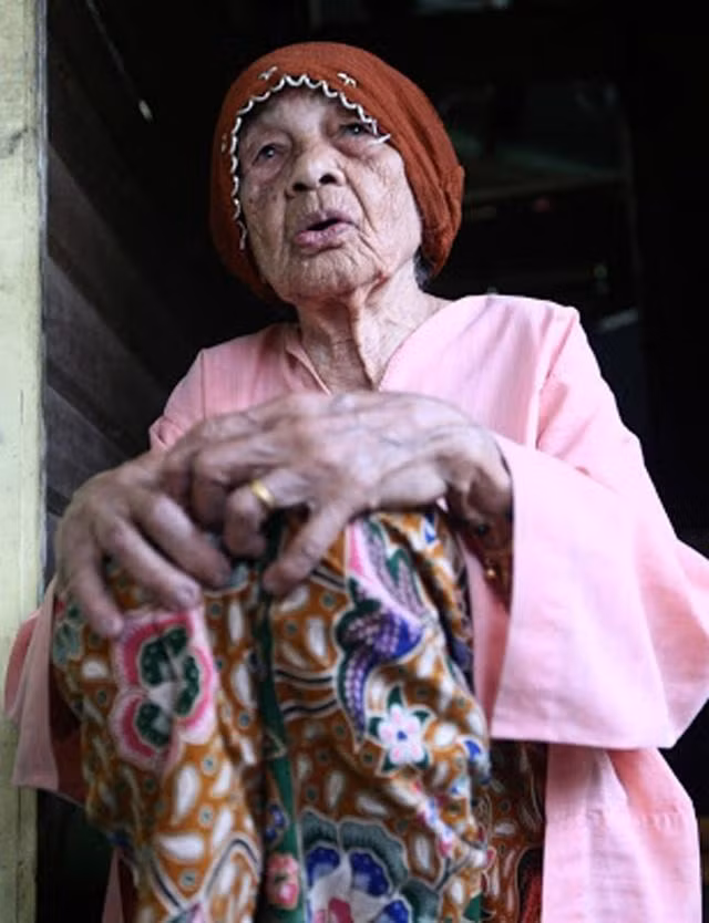la lung cu ba 109 tuoi van lay chong thu 23, chong it hon toi 70 tuoi - 1