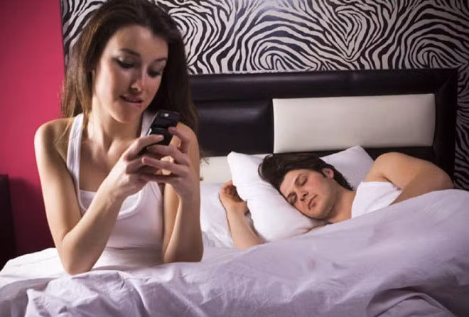 Thấy dòng comment khẩu nghiệp từ người yêu cũ của chồng ngay dưới tấm ảnh cưới, tôi cười nhạt hỏi một câu khiến chị ta im lìm-2