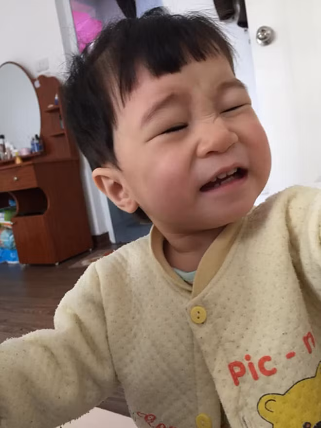Phản ứng khó chịu của các nhóc tì khi bị "ép" chụp ảnh sống ảo hình ảnh 4 phan ung kho chiu cua cac nhoc ti khi bi "ep" chup anh song ao hinh anh 4