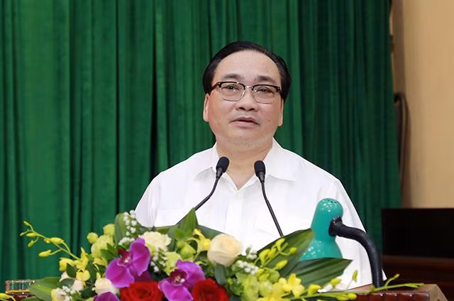Nhiều thủ khoa từ chối làm cán bộ của Hà Nội vì chê lương thấp - 1