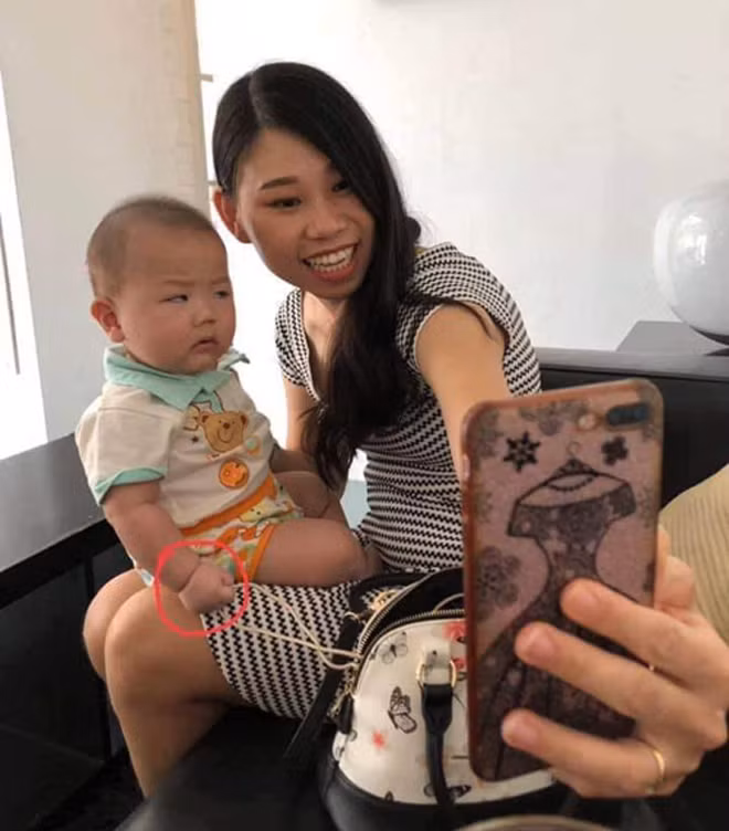 Phản ứng khó chịu của các nhóc tì khi bị "ép" chụp ảnh sống ảo hình ảnh 5 phan ung kho chiu cua cac nhoc ti khi bi "ep" chup anh song ao hinh anh 5
