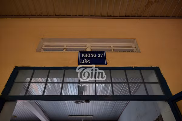 Phòng học của tân hoa hậu là phòng số 27