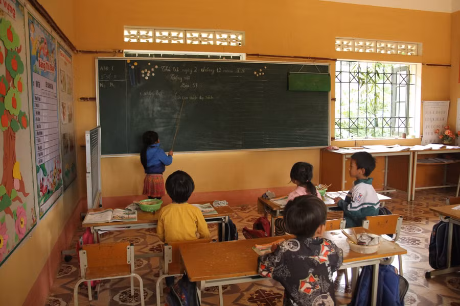 Học sinh dân tộc thiểu số ở huyện Mường Ảng tự tin trả lời bài