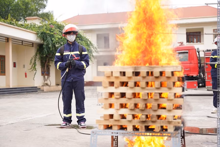 Sản phẩm của dự án được thử nghiệm tại bãi thử của Phòng Cảnh sát Phòng cháy, chữa cháy và Cứu hộ cứu nạn, Công an tỉnh Tuyên Quang. Sản phẩm của dự án được thử nghiệm tại bãi thử của Phòng Cảnh sát Phòng cháy, chữa cháy và Cứu hộ cứu nạn, Công an tỉnh Tuyên Quang.