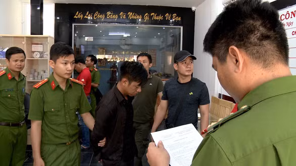 Chủ tịch công ty thu hồi nợ sử dụng, tàng trữ ma túy và vũ khí - Ảnh 3.