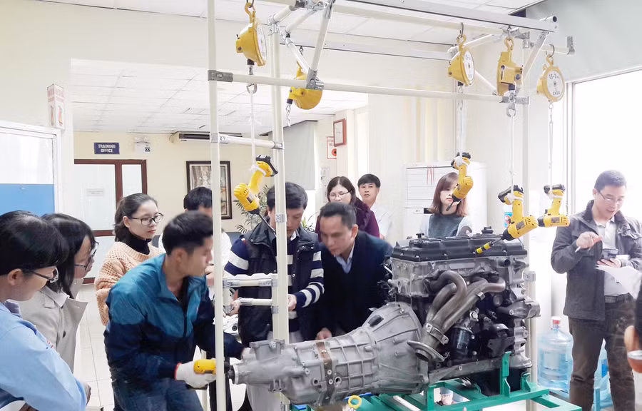 Thực hành trên hệ thống máy của Toyota