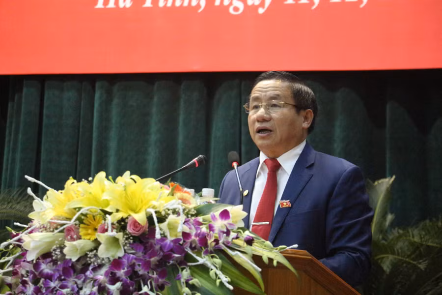 Bí thư Tỉnh ủy - Chủ tịch HĐND tỉnh Lê Đình Sơn tiếp tục điều hành phiên chất vấn