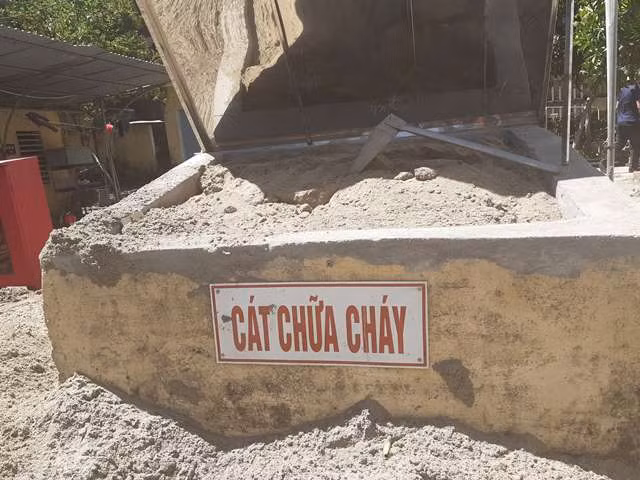 Cát để sẵn để chữa cháy